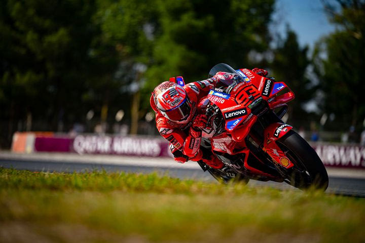 Η πτώση του κυρίαρχου Άλεξ Μάρκεζ χάρισε τη νίκη του Sprint της Βαρκελώνης στον αδερφό του, Μαρκ