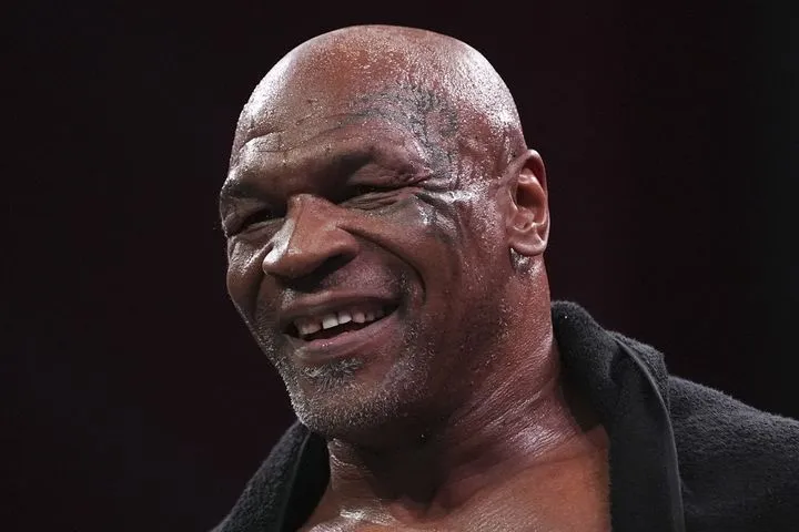 Παναθηναϊκός: Ο θρύλος του μποξ, Μάικ Τάισον, με μπλούζα του τριφυλλιού