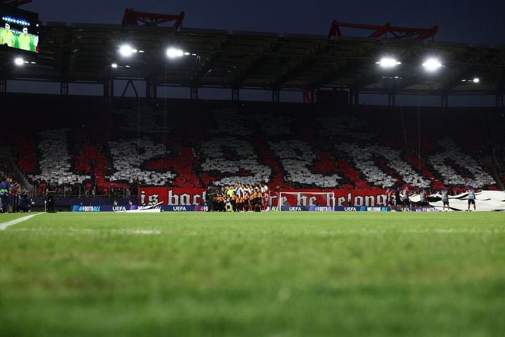 Ολυμπιακός – Πάφος: Το εντυπωσιακό κορεό στο “Γ. Καραϊσκάκης” για την επιστροφή στο Champions League