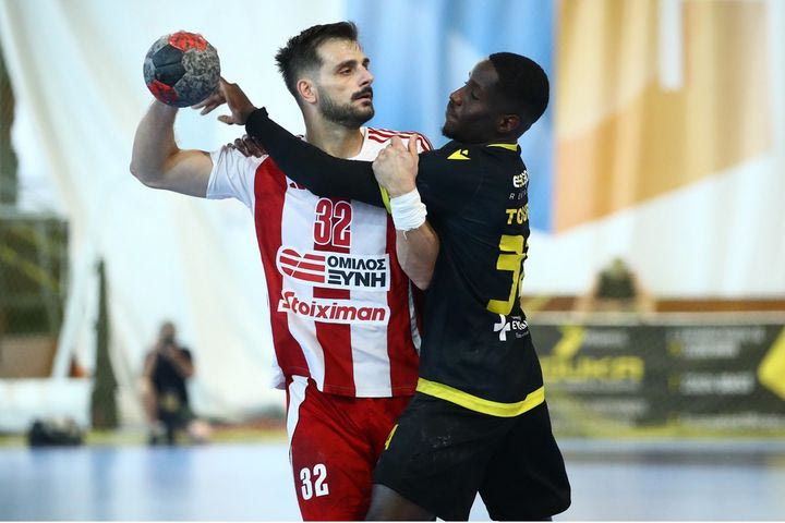 Ολυμπιακός – ΑΕΚ: Αυτό είναι το κανάλι που θα μεταδώσει τον τελικό του Σούπερ Καπ χάντμπολ ανδρών