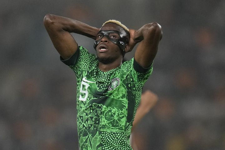 Δίχως Όσιμεν η Νιγηρία στον “τελικό” με τη Νότια Αφρική, προβάρει φανέλα βασικού ο Ντέσερς