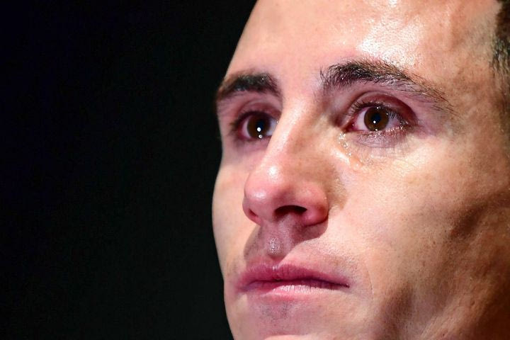 Συγκλονιστική στιγμή: Ο Ποντένσε με δάκρυα στα μάτια στο μουσείο του Ολυμπιακού