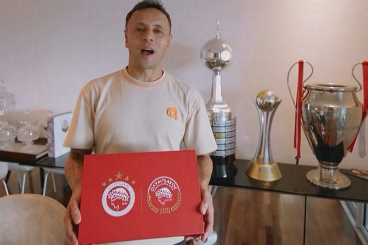 Ολυμπιακός: Το όμορφο δώρο των ερυθρόλευκων στον Ραφίνια