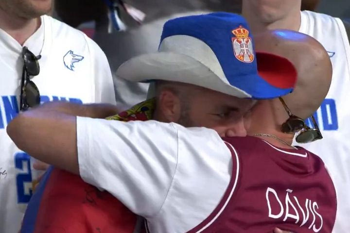 EuroBasket 2025: Αποσβολωμένοι οι φίλαθλοι της Σερβίας μετά τον αποκλεισμό από τη Φινλανδία