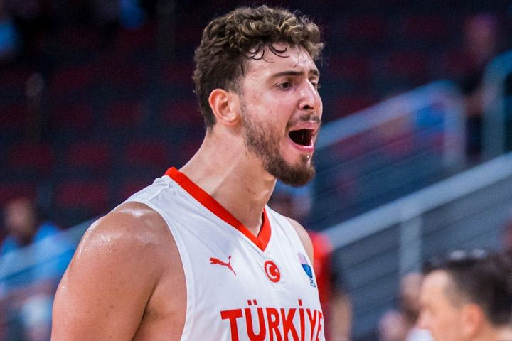 Η απάντηση του Σενγκούν για το προκλητικό post “δεν είναι ποτέ καλός ο θαλασσινός αέρας”