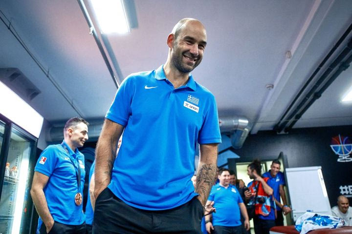 EuroBasket 2025: Αποθέωση και μπουγέλο για τον Σπανούλη στα αποδυτήρια μετά την ομιλία του