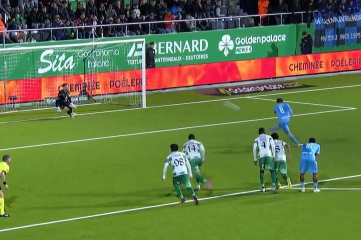 Ο Τζόλης αστόχησε σε πέναλτι στο 90’+7′ και η Μπριζ ηττήθηκε από τη Λα Λουβιέρ