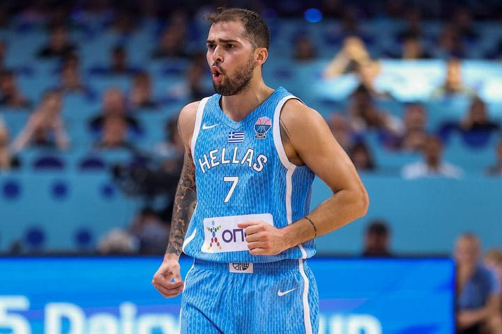 EuroBasket 2025: Πήρε το όπλο του ο Τολιόπουλος στο πρώτο μέρος του Ελλάδα – Λιθουανία
