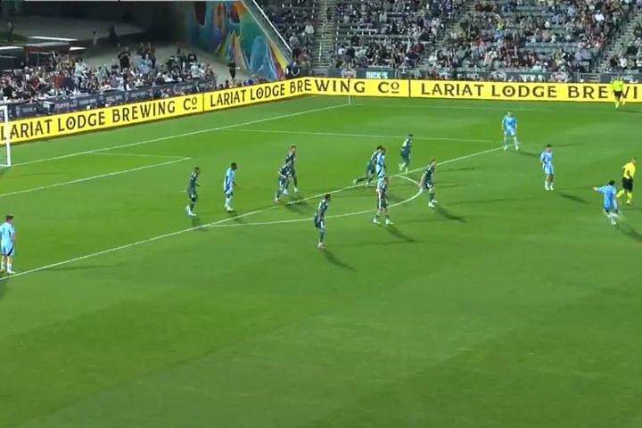 Ο Τριάντης το έβαλε από το σπίτι του: Απίθανο γκολ από τον 22χρονο μέσο της Μινεσότα Γιουνάιτεντ