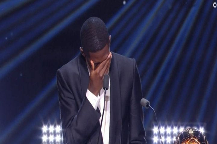 Χρυσή Μπάλα, Ουσμάν Ντεμπελέ: Η συγκίνηση του Γάλλου πάνω στη σκηνή