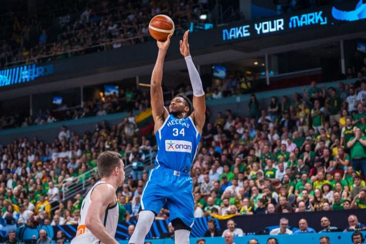 EuroBasket 2025, Λιθουανία – Ελλάδα: O Γιάννης είναι ασταμάτητος ακόμα και με τα mid-range σουτ