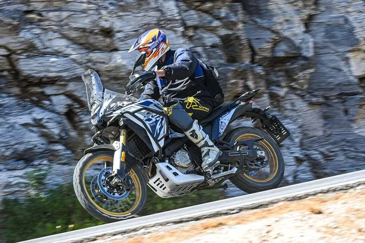 Οδηγήσαμε το Voge DS800X Rally, ένα ολοκληρωμένο μεσαίο Adventure σε εξαιρετική τιμή
