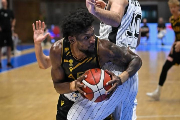 Η ΑΕΚ ηττήθηκε με buzzer-beater από την Κλουζ
