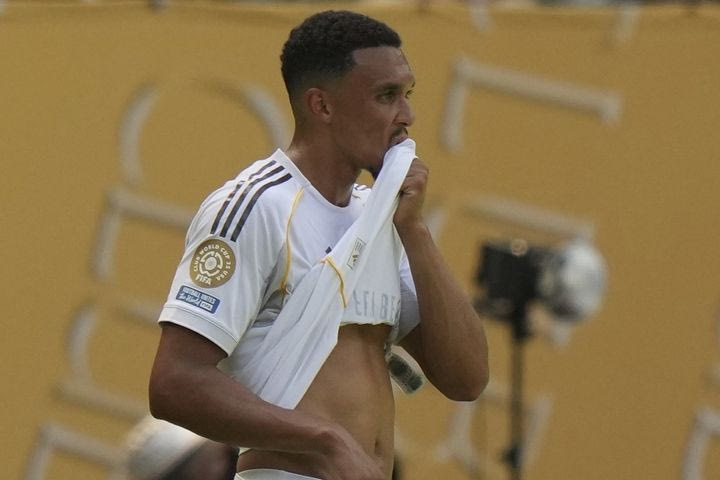 O τραυματισμός του Αλεξάντερ-Άρνολντ στα πρώτα λεπτά του Ρεάλ – Μαρσέιγ