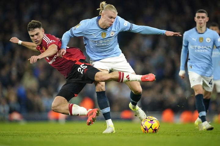 Αθλητικές μεταδόσεις: Πού θα δείτε το μεγάλο ντέρμπι του Μάντσεστερ και τις Λίβερπουλ, Μπαρτσελόνα και Μίλαν