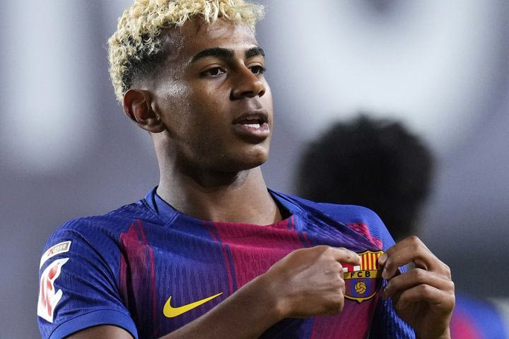 Χρυσή Μπάλα: Ο πατέρας του Λαμίν Γιαμάλ ξέσπασε on camera μετά από τη νίκη του Ντεμπελέ