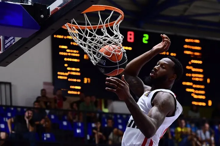 Χολ: “Αν ρωτάτε εμένα αν ο Ολυμπιακός χρειάζεται άλλον σέντερ, θα πω όχι”