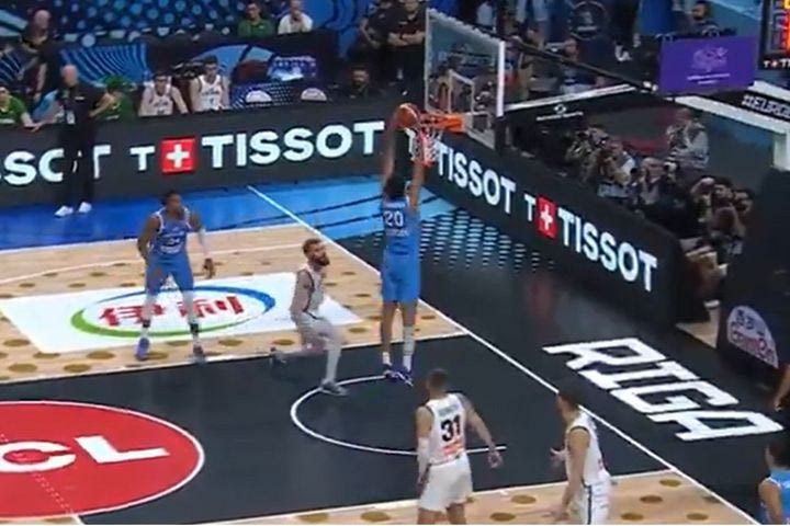 EuroBasket 2025, Λιθουανία – Ελλάδα: Το κάρφωμα του Σαμοντούροβ στην τέταρτη περίοδο