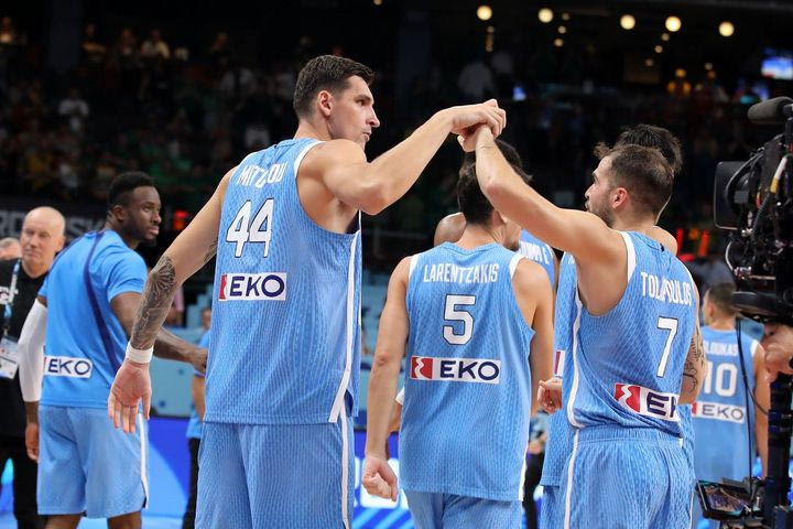 EuroBasket 2025: Τα συγχαρητήρια των ελληνικών ομάδων στην Εθνική για την πρόκριση στην τετράδα
