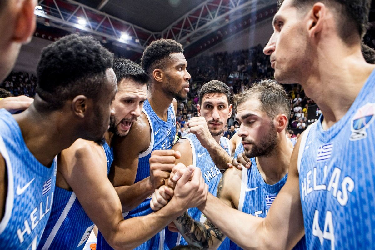 Η Εθνική Ελλάδας μετά τη νίκη επί της Ισπανίας