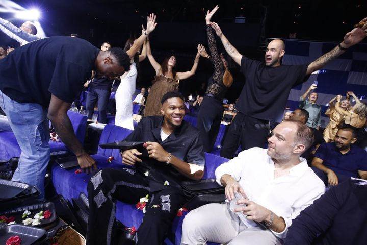 Εθνική Ελλάδας: Ο Σπανούλης και οι διεθνείς γλέντησαν στον Φέρρη το χάλκινο στο EuroBasket 2025 με τον Γιάννη Αντετοκούνμπο μπροστάρη