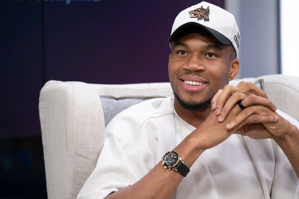 Ο ΓΙΑΝΝΗΣ ΑΝΤΕΤΟΚΟΥΝΜΠΟ στο SPORT24, στη μεγαλύτερη συνέντευξη της ζωής του: “Ναι, θα παίξω στην Ευρώπη”