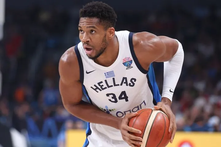 EuroBasket 2025: Το συγκλονιστικό post του Γιάννη Αντετοκούνμπο με φωτογραφίες που λένε τα πάντα