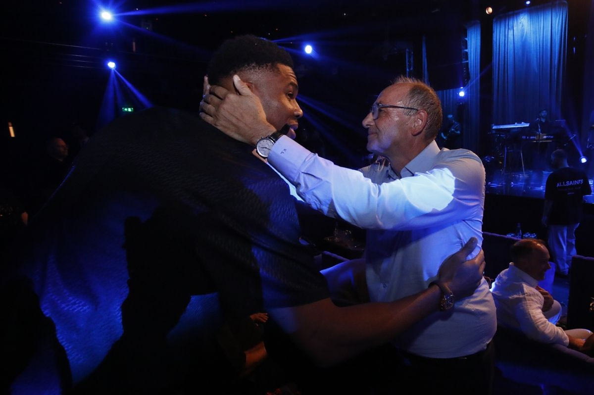 Γιάννης Αντετοκούνμπο και Βαγγέλης Λιόλιος