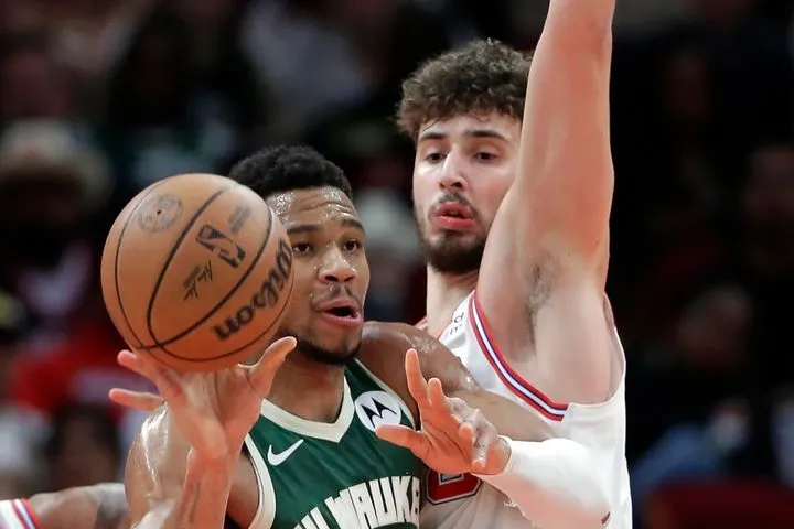 Γιάννης Αντετοκούνμπο και Αλπερέν Σενγκούν