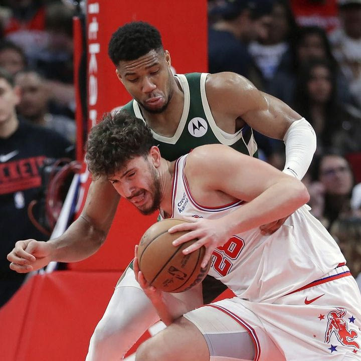 Κίνηση μεγαλείου: Ο Γιάννης Αντεντοκούνμπο ανέβασε φωτογραφία αγκαλιάζοντας τον Σενγκούν