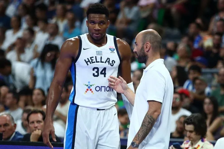 Γιάννης Αντετοκούνμπο: “Θα είμαι στην Εθνική όσο υπάρχει ο Σπανούλης”