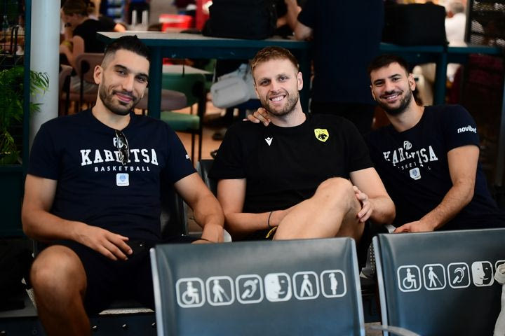Stoiximan Super Cup: Με κοινή πτήση αναχώρησαν οι ομάδες για τη Ρόδο