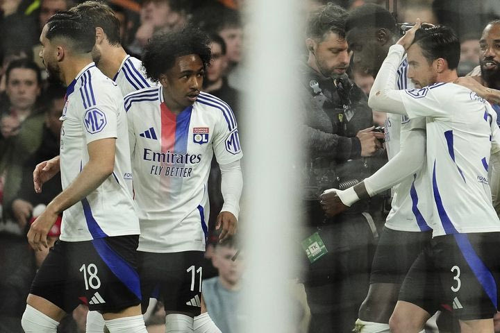 Ligue 1: Χέρι-χέρι στην πρώτη θέση η Λιόν μαζί με την Παρί Σεν Ζερμέν