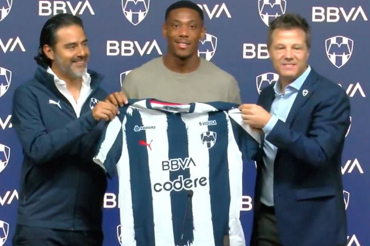 Μαρσιάλ: Το εντυπωσιακό απρόοπτο κατά την παρουσίαση του πρώην φορ της ΑΕΚ από την Μοντερέι