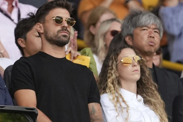 Εξώφυλλο υπαινίχθηκε σχέση του Ρούμπεν Νέβες με τη χήρα του Ζότα και ο παίκτης ξέσπασε