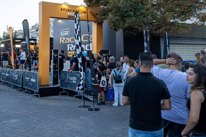 Ουρές για το showcar της McLaren F1 Team που έφερε ο ΟΠΑΠ στη Θεσσαλονίκη