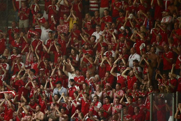 Ελλάδα – Δανία: Το πάρτι των Δανών οπαδών στις εξέδρες και τα “όλε” μαζί με τους παίκτες