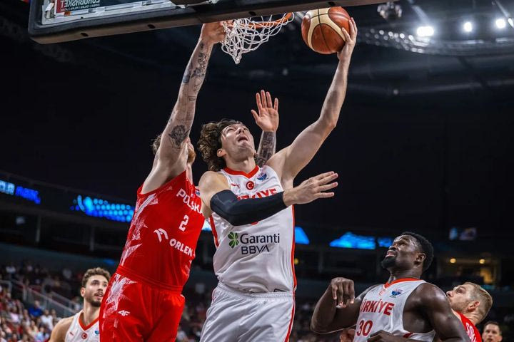 EuroBasket 2025: Όλα καλά με Όσμαν επέστρεψε στον προημιτελικό της Τουρκίας με την Πολωνία