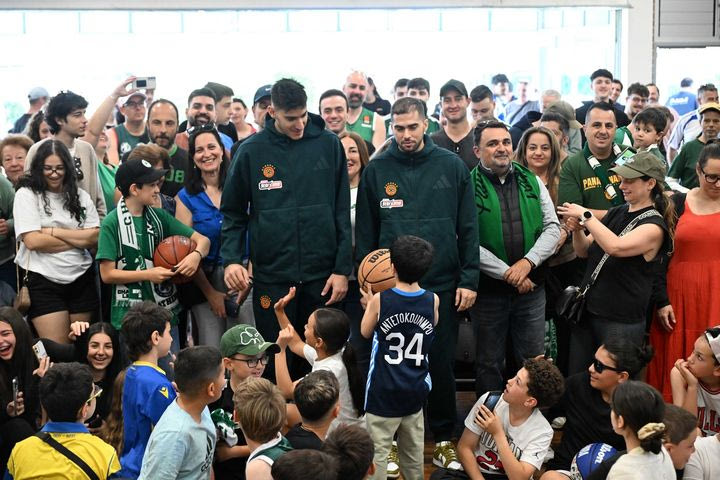 Παναθηναϊκός AKTOR: Επίσκεψη, αυτόγραφα και δώρα σε ελληνικό σχολείο στην Αυστραλία