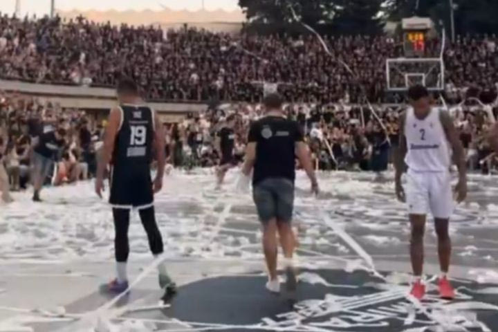 Παρτίζαν – ΠΑΟΚ: Εντυπωσιακή ατμόσφαιρα και χαρτάκια στο Open Air Tournament