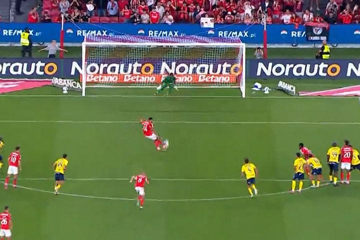 Ο Παυλίδης σκόραρε από την άσπρη βούλα και έδωσε προβάδισμα στην Μπενφίκα με 2-1