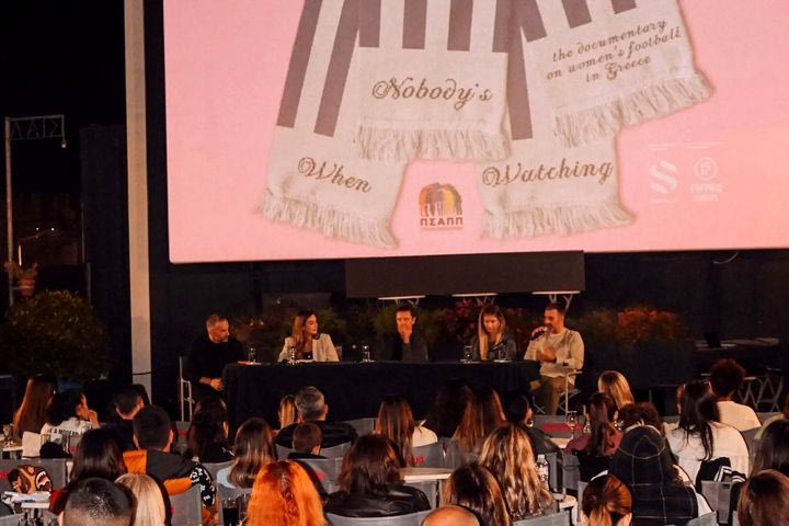 When Nobody’s Watching: Η προβολή του ντοκιμαντέρ για το ποδόσφαιρο γυναικών στην Ελλάδα