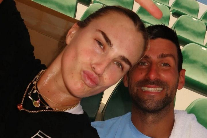 Η selfie της Αρίνα Σαμπαλένκα με τον Νόβακ Τζόκοβιτς στην Αθήνα