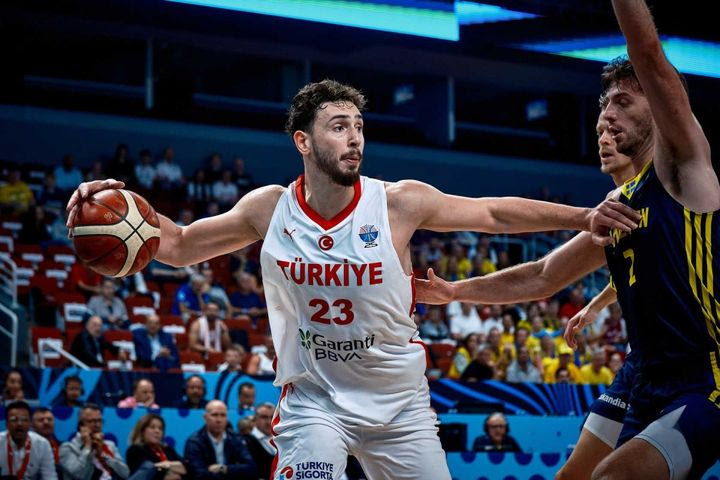 EuroBasket 2025, Τουρκία – Σουηδία 85-79: Έφτυσε αίμα για να προκριθεί στην οκτάδα η ομάδα του Αταμάν