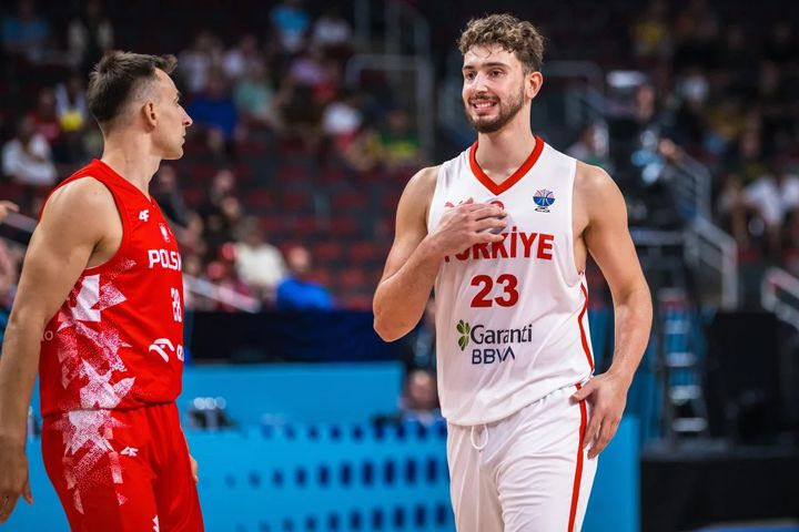 Τρομερός Σενγκούν στο EuroBasket 2025: Πρώτος παίκτης τα τελευταία 30 χρόνια με 70+ ριμπάουντ και 40+ ασίστ σε ένα τουρνουά