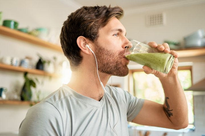 Smoothies ή Χυμοί; Τι σε ενυδατώνει καλύτερα και κρατά την ενέργεια ψηλά