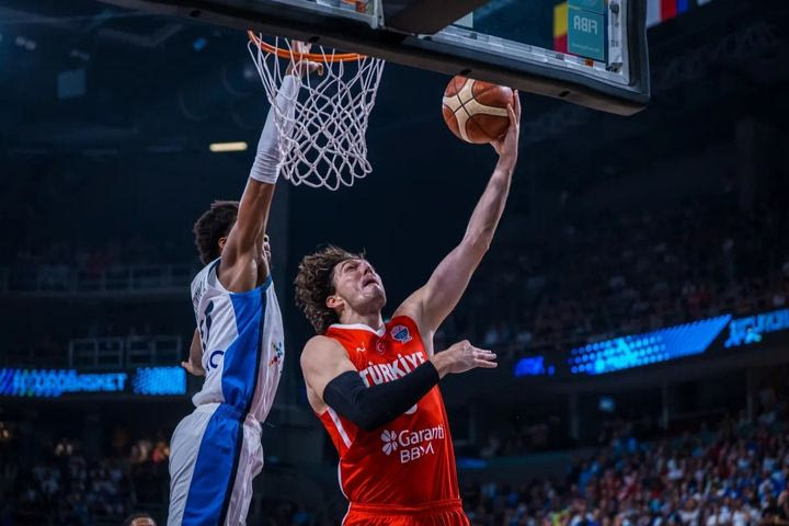 EuroBasket 2025, Ελλάδα – Τουρκία: Ο Κώστας Αντετοκούνμπο έσβησε τα φώτα στον Όσμαν