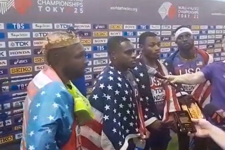 Με στέμμα ο Νόα Λάιλς στη μεικτή ζώνη μετά το χρυσό μετάλλιο της Αμερικής στο 4Χ100