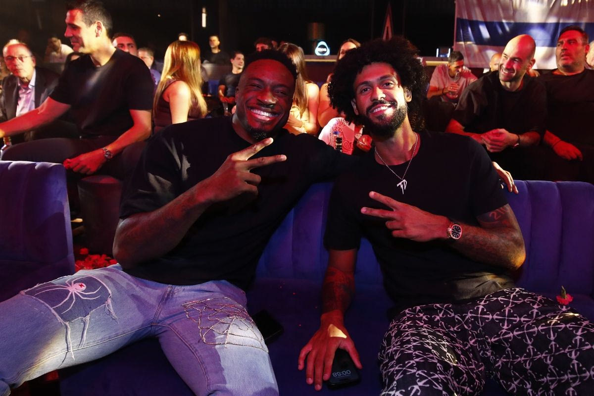 Θανάσης Αντετοκούνμπο και Τάιλερ Ντόνρσεϊ