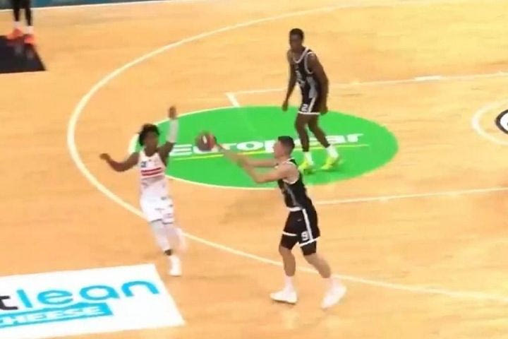 Τρελό buzzer-beater του Μαρίνκοβιτς από μία μερία του γηπέδου στην άλλη